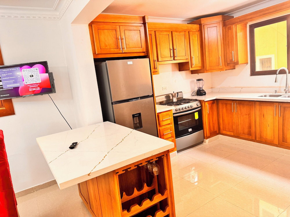 Hotel Enjoy Huge 4 Bedrooms, And 3 Bathrooms, 8 New Apartments