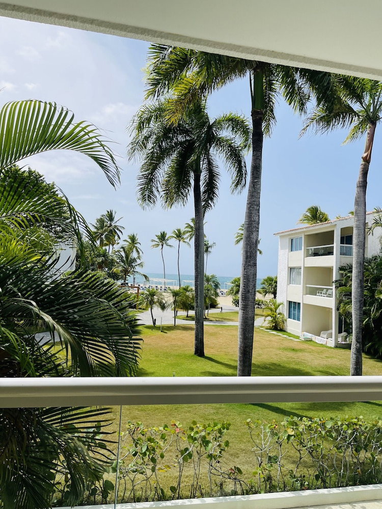 Hotel Playa Dorada King Bed Beachfront