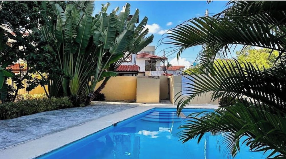 Hotel Apartment 5 Mins Walk To The Beach