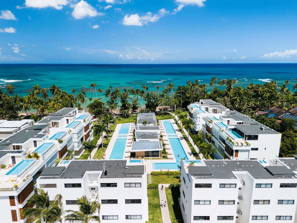 Hotel Sol De Arena Beachfront Condos