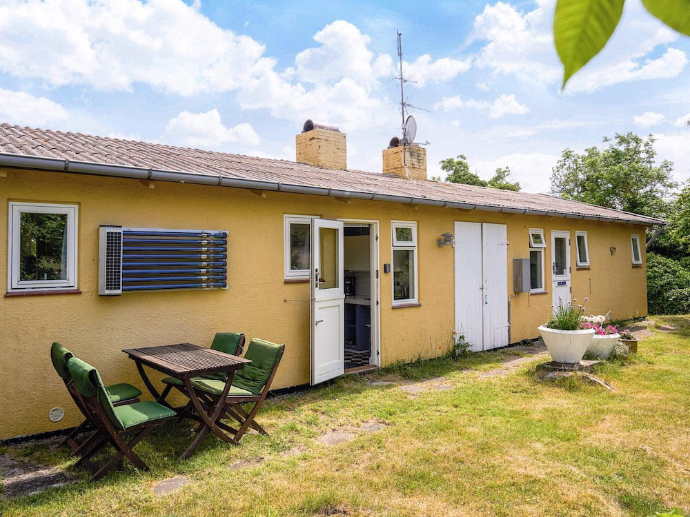 Hotel 5 Person Holiday Home In Allinge