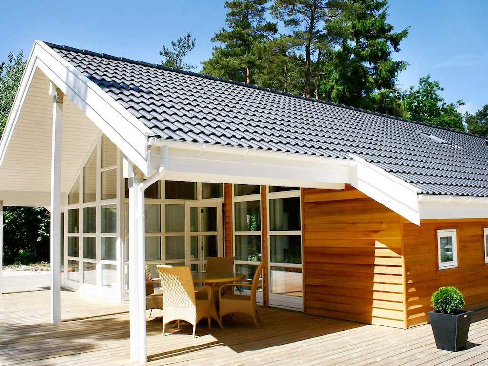 Hotel 5 Star Holiday Home In Aakirkeby