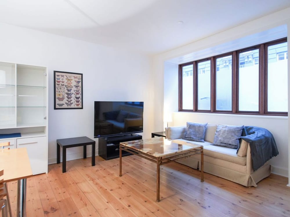 Hotel Park 1 - Lovely 1-Bdr Apt Close To Metro