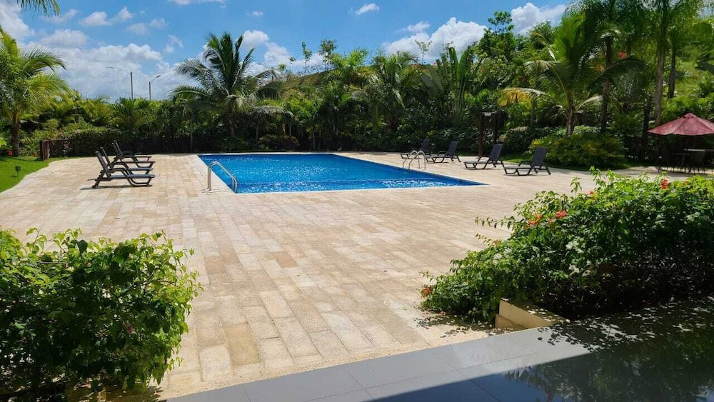 Hotel Con Piscina A 10 Minutos Del Aeropuerto
