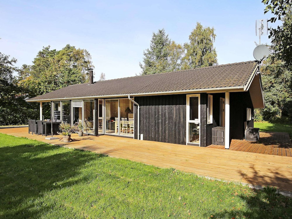Hotel 4 Star Holiday Home In Frederiksvaerk