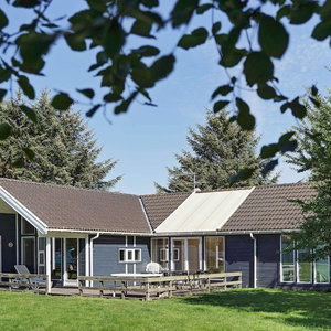 Hotel 4 Star Holiday Home In Aakirkeby cazare Akirkeby