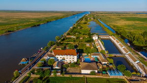 Hotel Hotel Sunrise Si Satul Pescaresc cazare Crisan