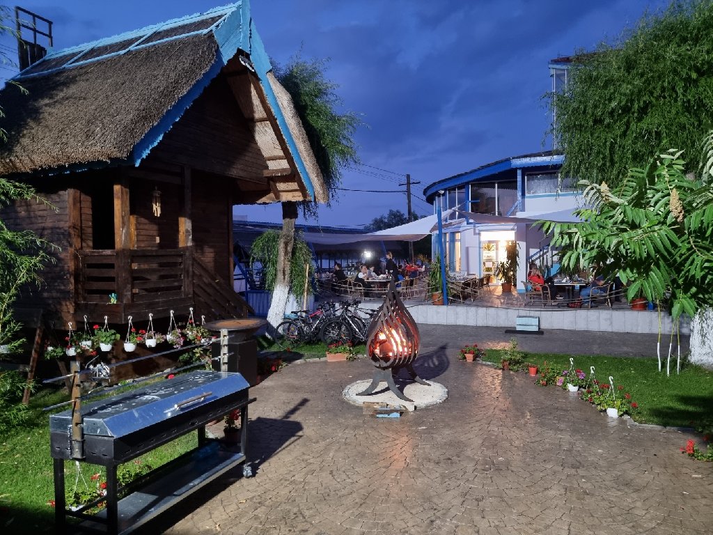 Hotel Sunrise Si Satul Pescaresc