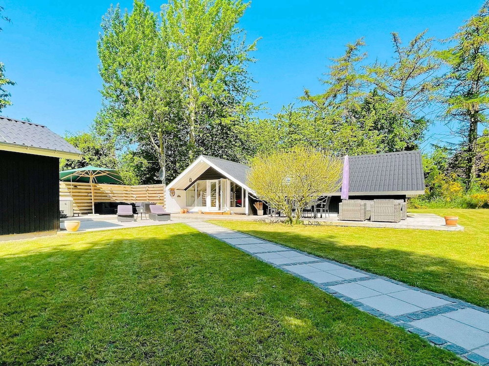 Hotel 4 Star Holiday Home In Gilleleje