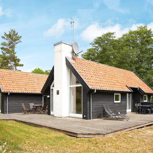 Hotel 6 Person Holiday Home In Aakirkeby cazare Akirkeby