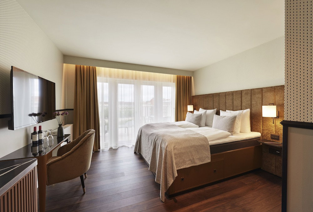Hotel Wide Hotel