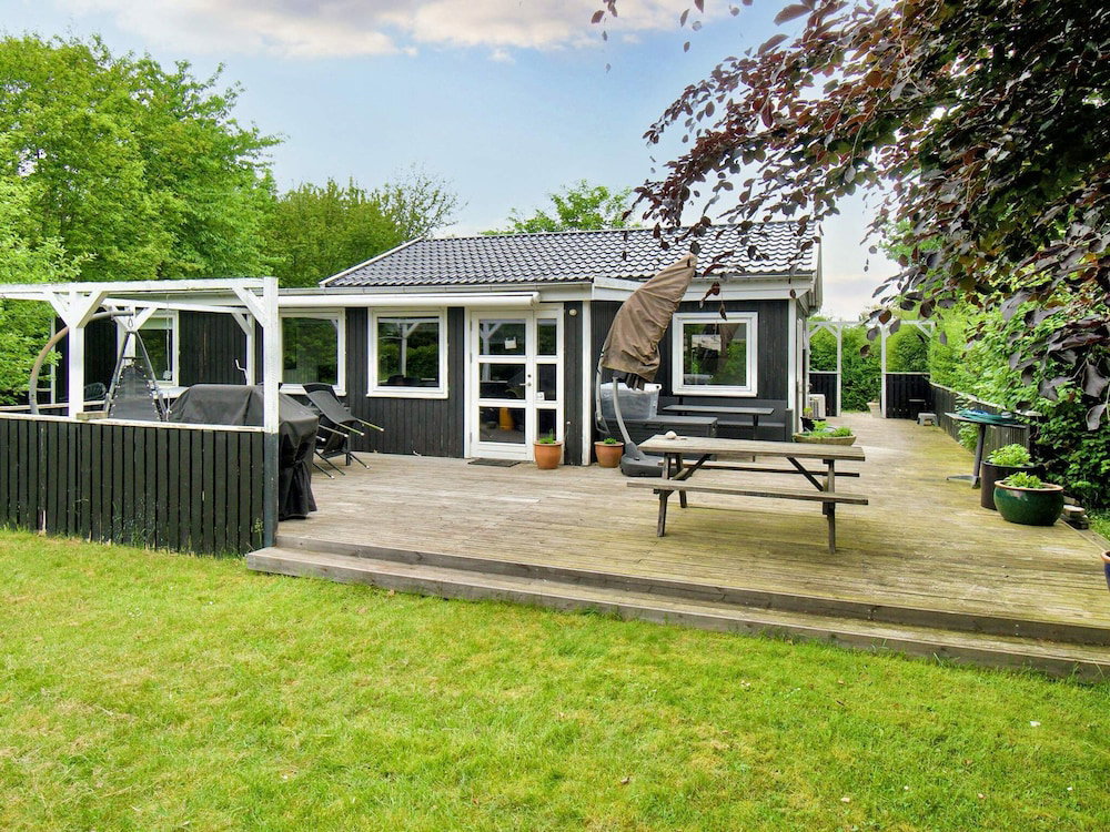Hotel 5 Person Holiday Home In Gilleleje