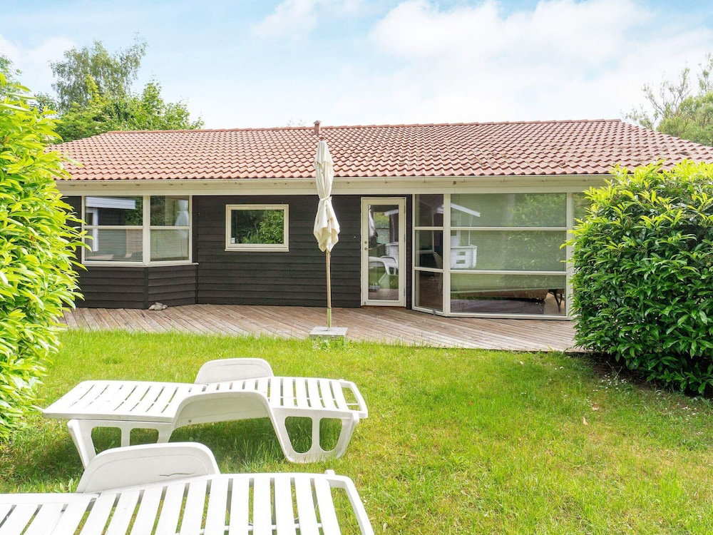 Hotel 8 Person Holiday Home In Gilleleje