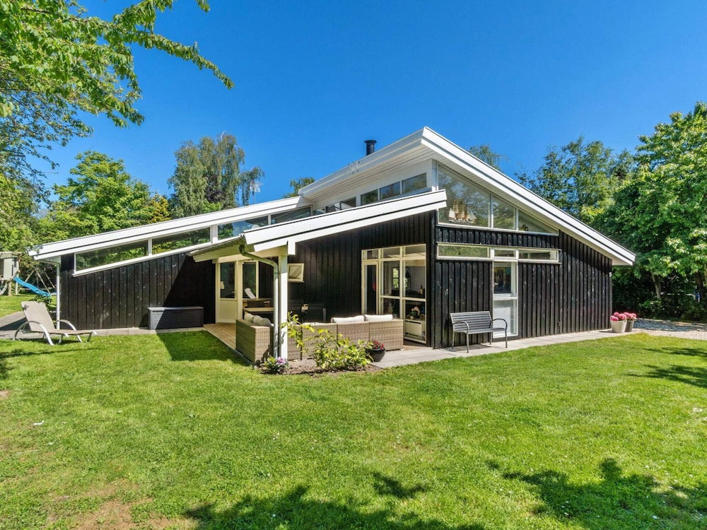 Hotel 5 Star Holiday Home In Graested