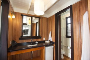 Hotel Mahogany Bay Resort & Beach Club, Curio Collection By Hilton cazare San Pedro