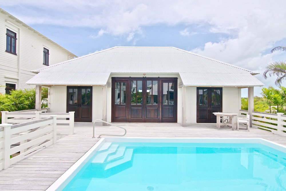 Mahogany Bay Resort & Beach Club, Curio Collection By Hilton