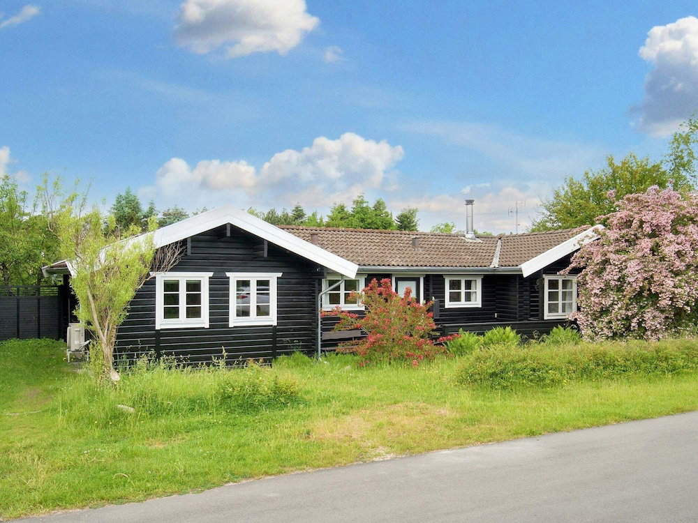 Hotel 6 Person Holiday Home In Graested