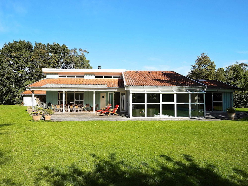 Hotel Holiday Home In Tisvildeleje