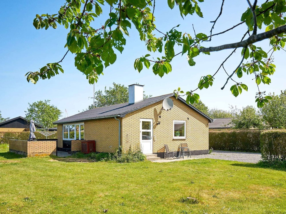 Hotel 4 Star Holiday Home In Ronne