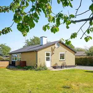 Hotel 4 Star Holiday Home In Ronne cazare Ronne
