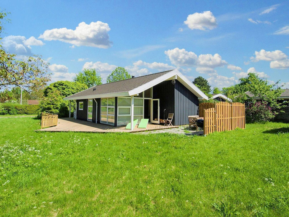 Hotel 6 Person Holiday Home In Skibby