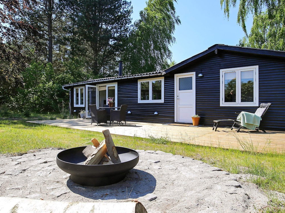 Hotel 6 Person Holiday Home In Jaegerspris-By Traum
