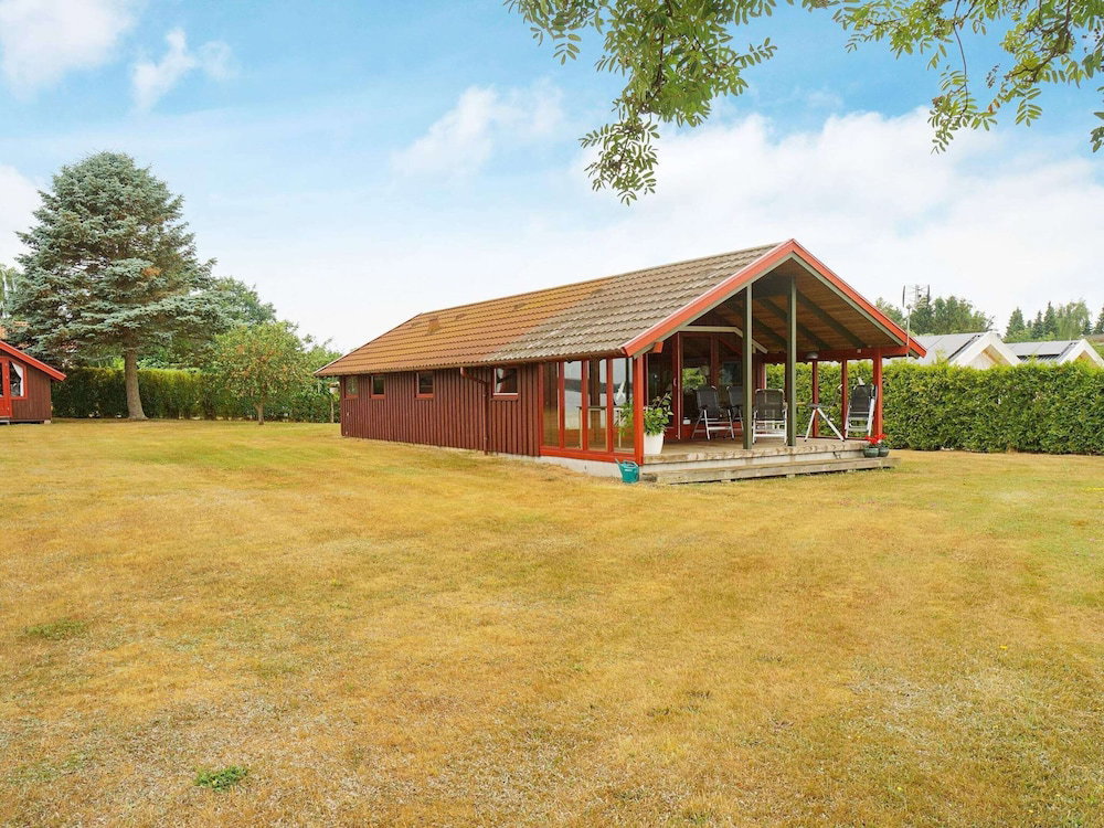 Hotel 5 Person Holiday Home In Jaegerspris