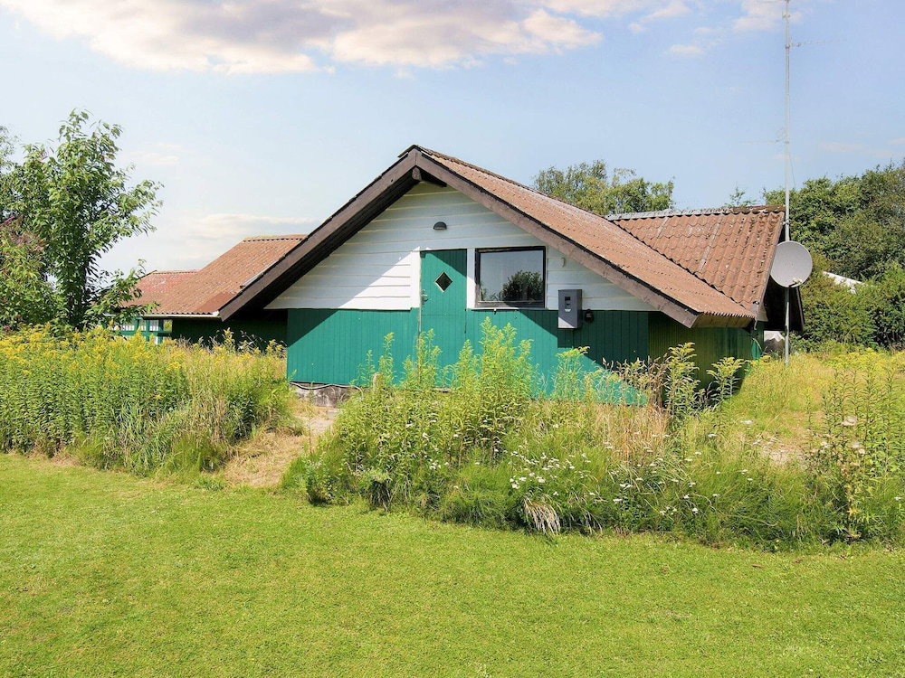 Hotel 6 Person Holiday Home In Skibby