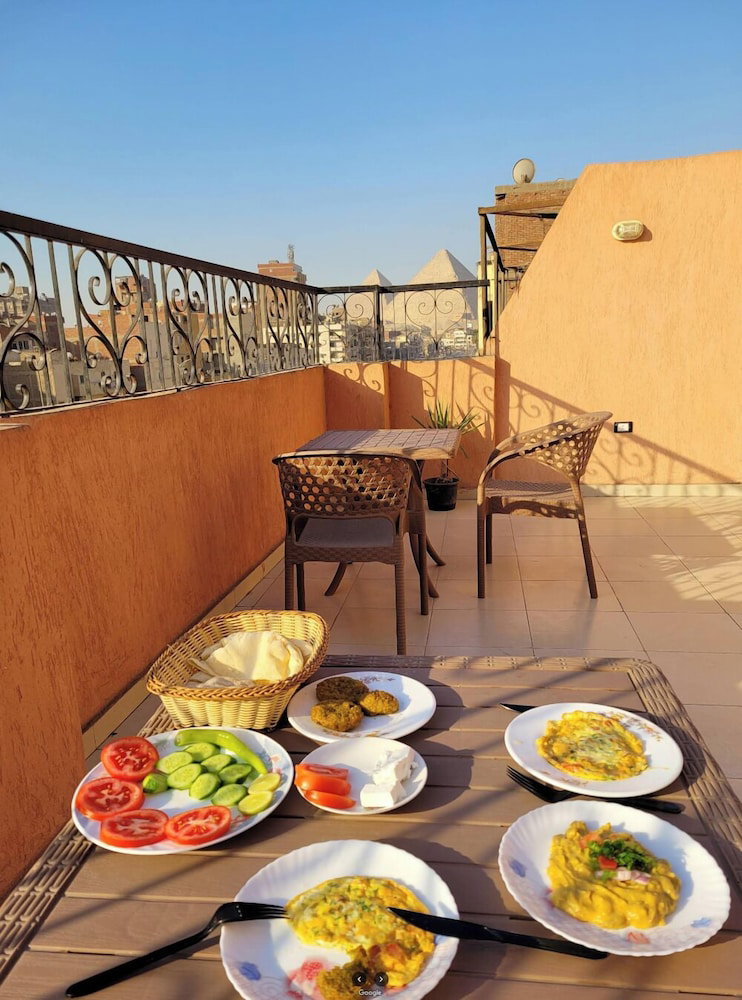 Hotel Pyramids Road Guest House