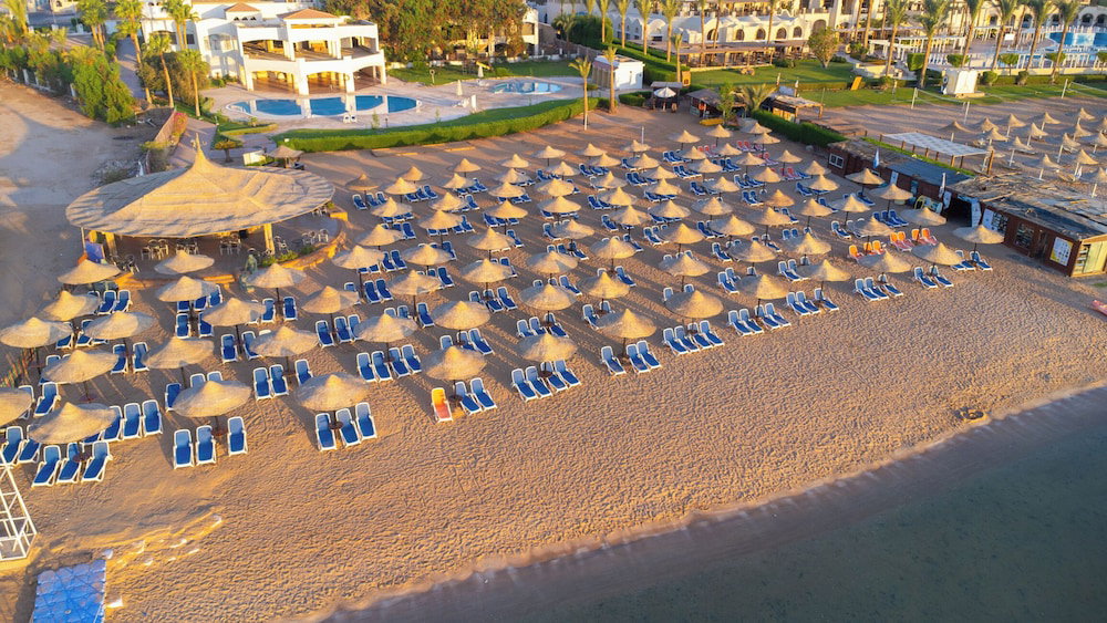Hotel Ivy Cyrene Island Aqua Park Resort