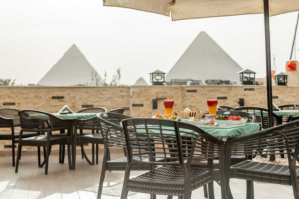 Hotel Night Pyramids Inn