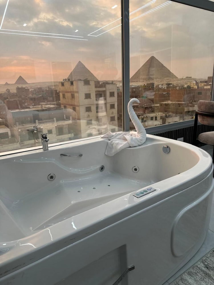 Hotel Royal Pyramids View Inn