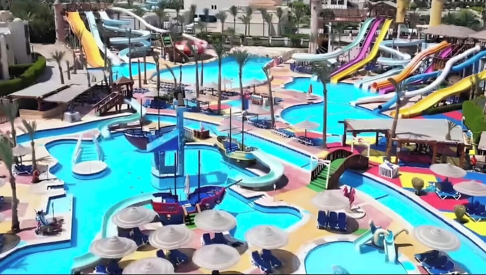 Hotel Edge Rotana Sea Beach