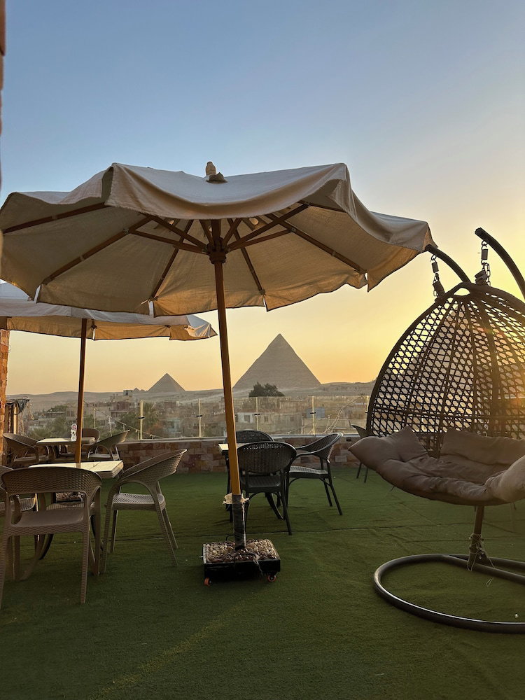 Hotel Storm Pyramids Inn