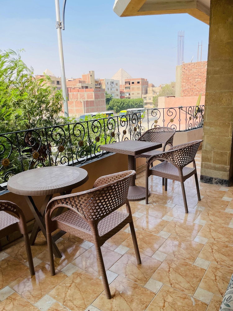 Hotel Kemt Pyrimds View
