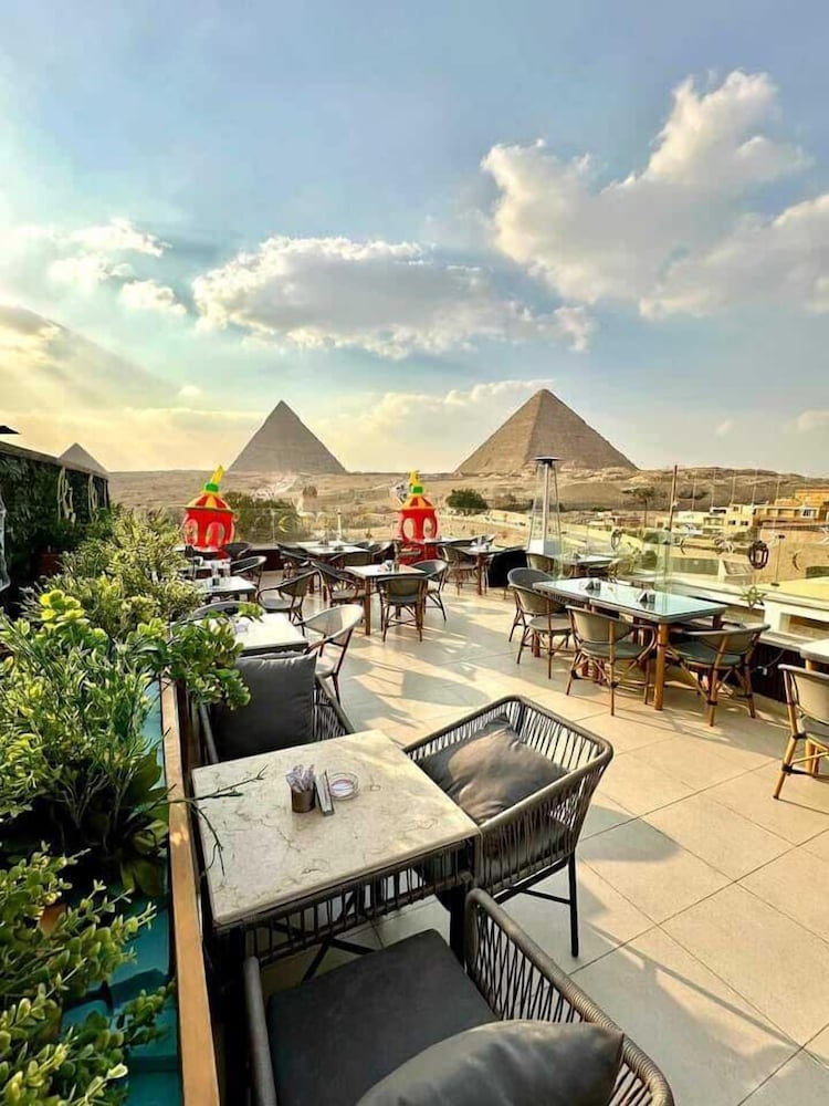 Hotel Flower Pyramids Guest House