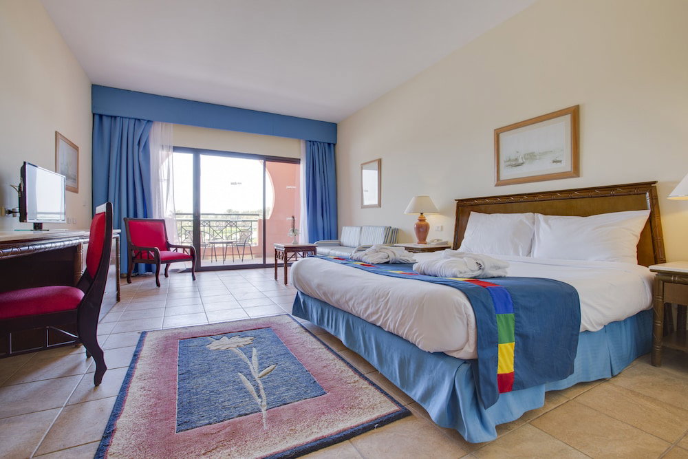 Parrotel Aquapark Resort