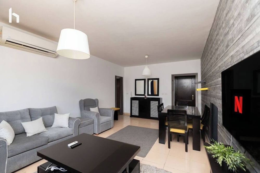 Hotel 3Beds Apartment In Rehab City