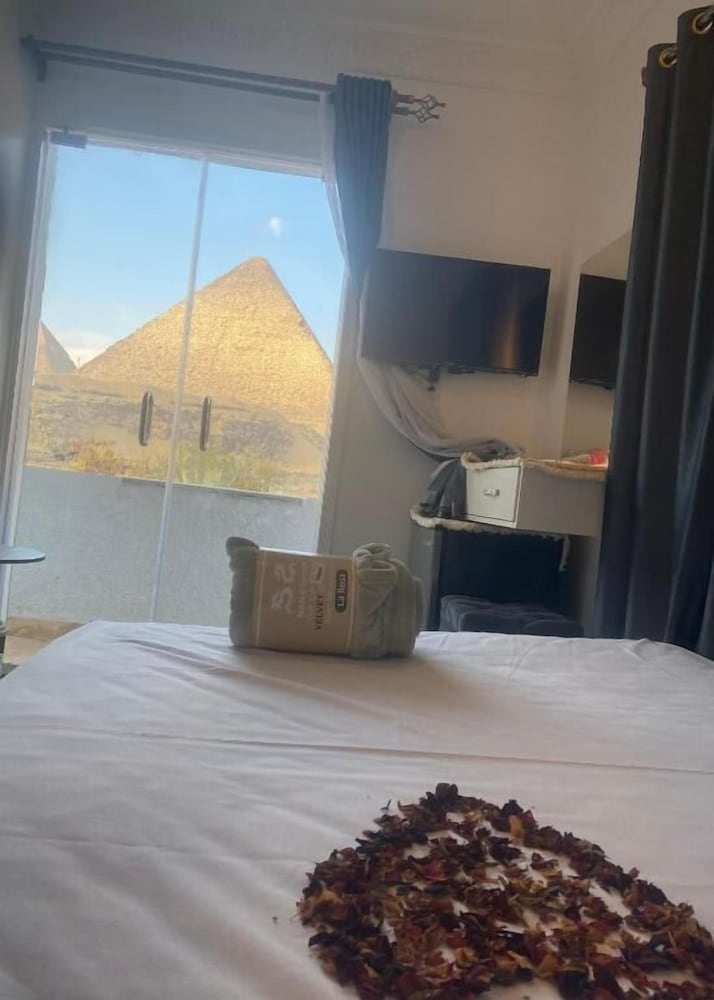 Hotel Pyramids Essence View