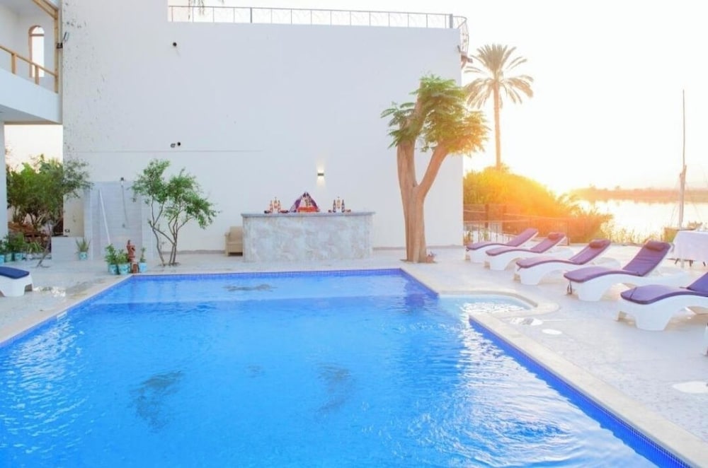 Hotel Eyaru Palace