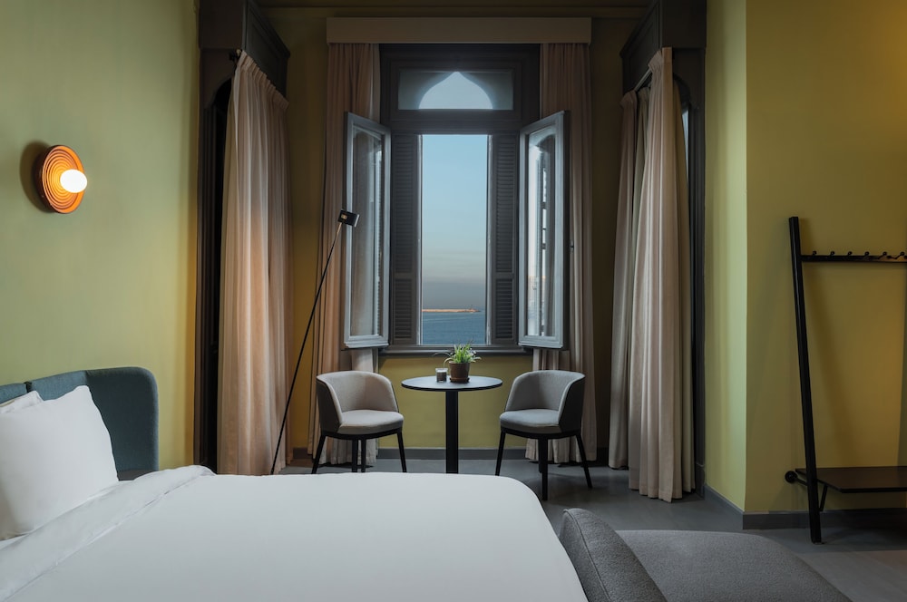 Hotel Brassbell Grey Studio Cornichealexandria