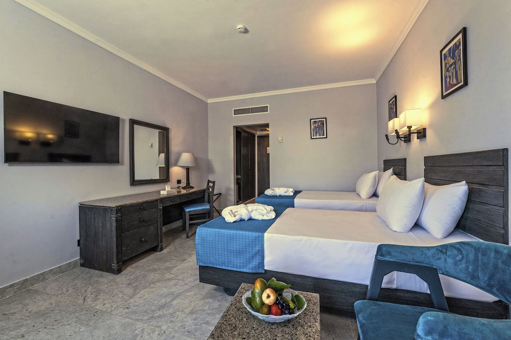 Invidia Coral Beach Tiran