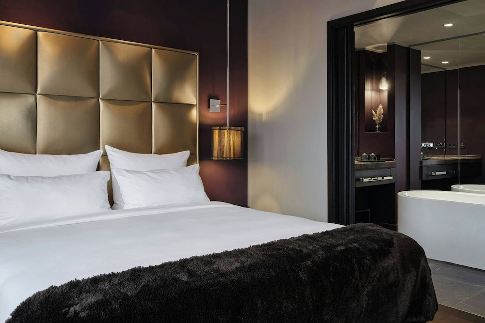 Hotel Roomers Frankfurt Central, Autograph Collection