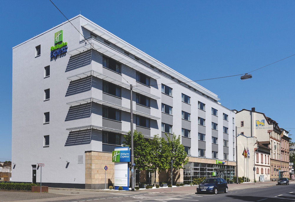 Hotel Holiday Inn Express Frankfurt Messe By Ihg