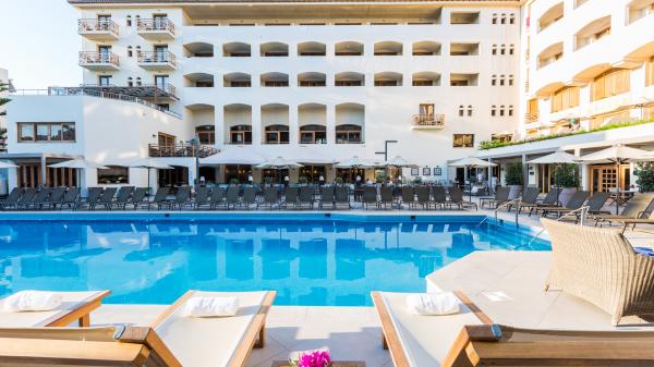 dal travel Theartemis Palace