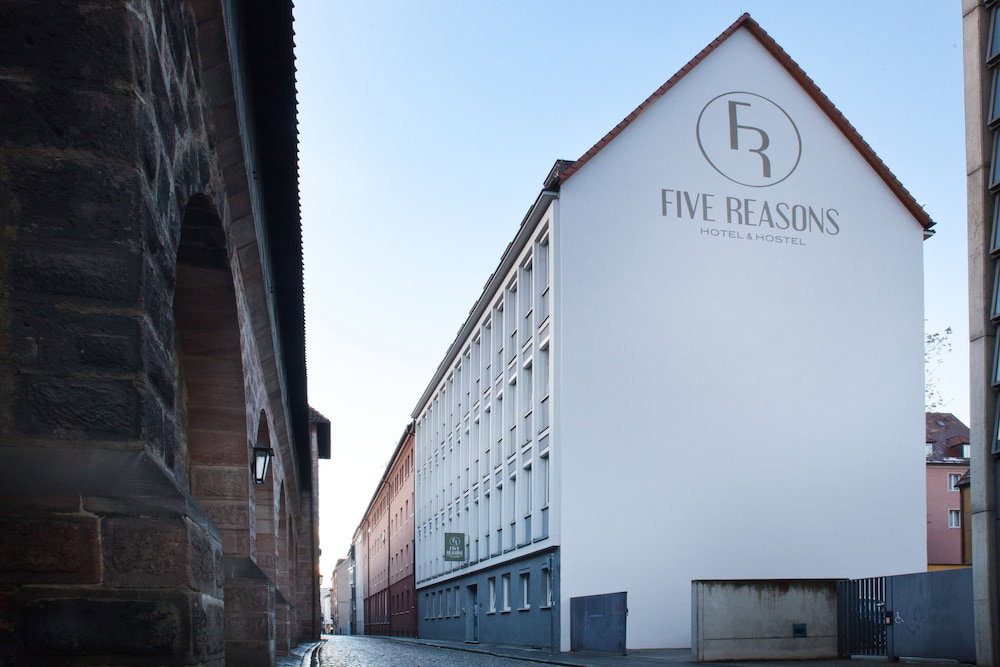 Hotel Five Reasons Hotel & Hostel