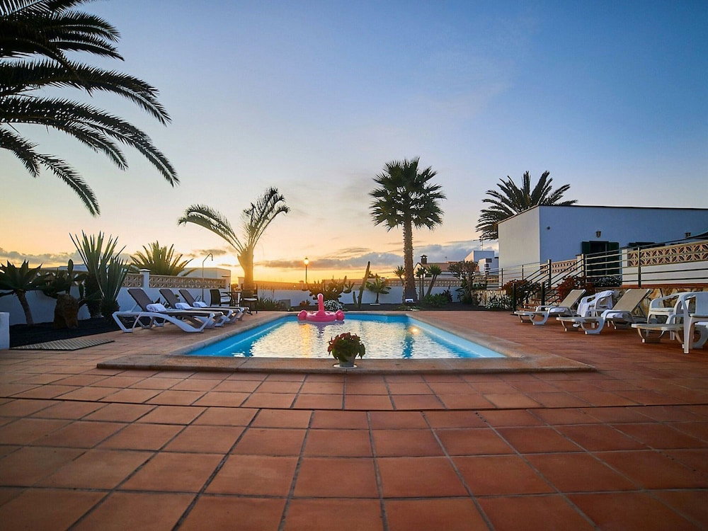 Hotel Spacious Holiday Home In La Oliva