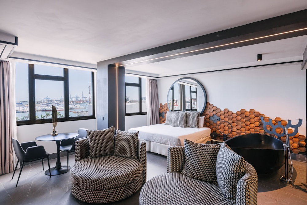 Hotel Poem Suites By Airnest
