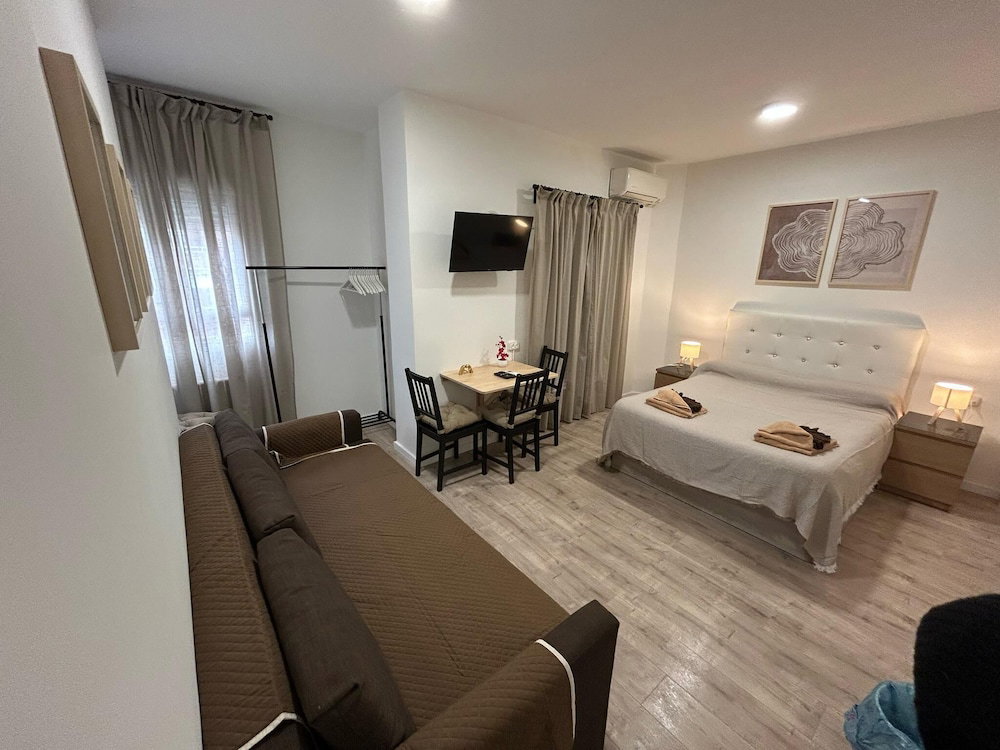 Hotel Habitaciones En Embajadores