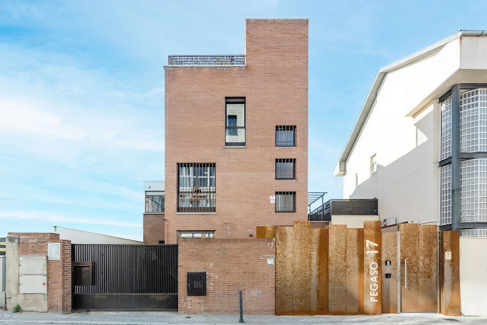 Hotel Square Rooms By Charming